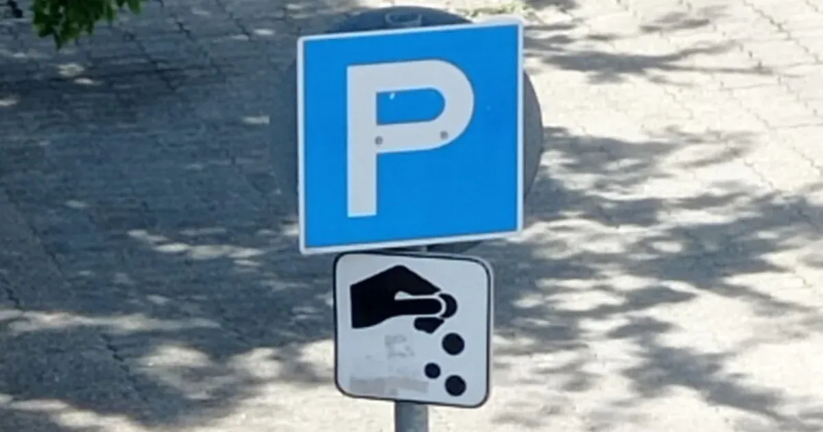 Húsz év együttélés kevés a parkolóbérlethez Győrben, házasodjanak össze, javasolta a szolgáltató