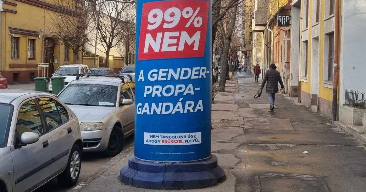 Hadat üzent Józsefváros a hirdetőoszlopoknak