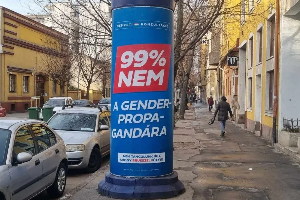 Hadat üzent Józsefváros a hirdetőoszlopoknak