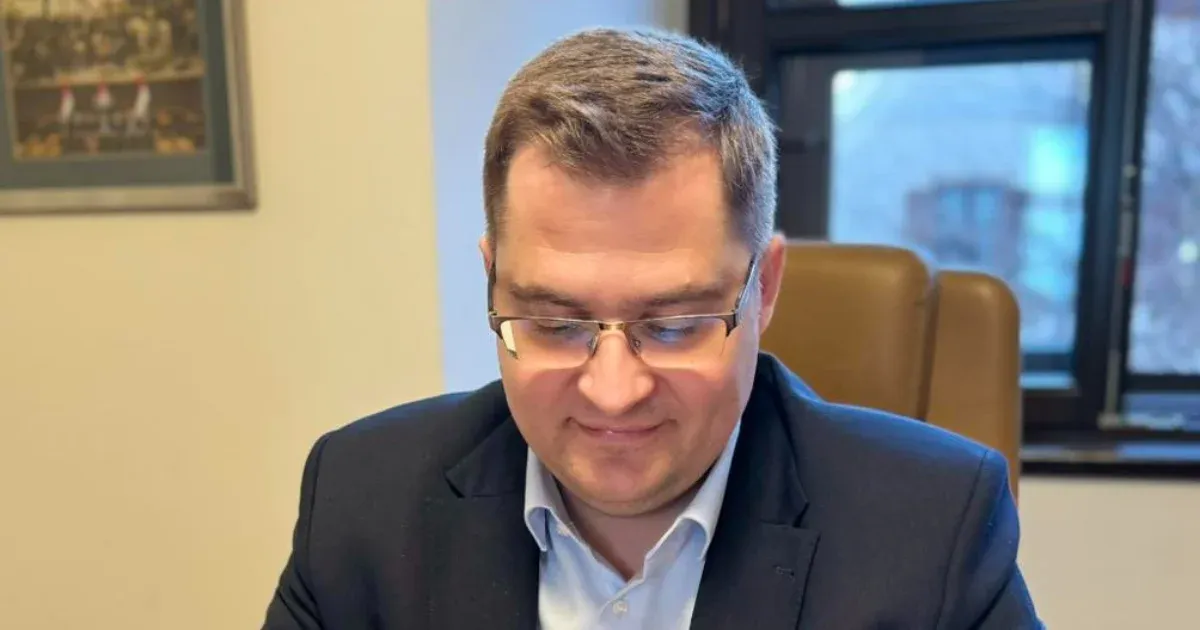 Orbán legközelebbi munkatársa is lemond. De nem úgy és nem arról