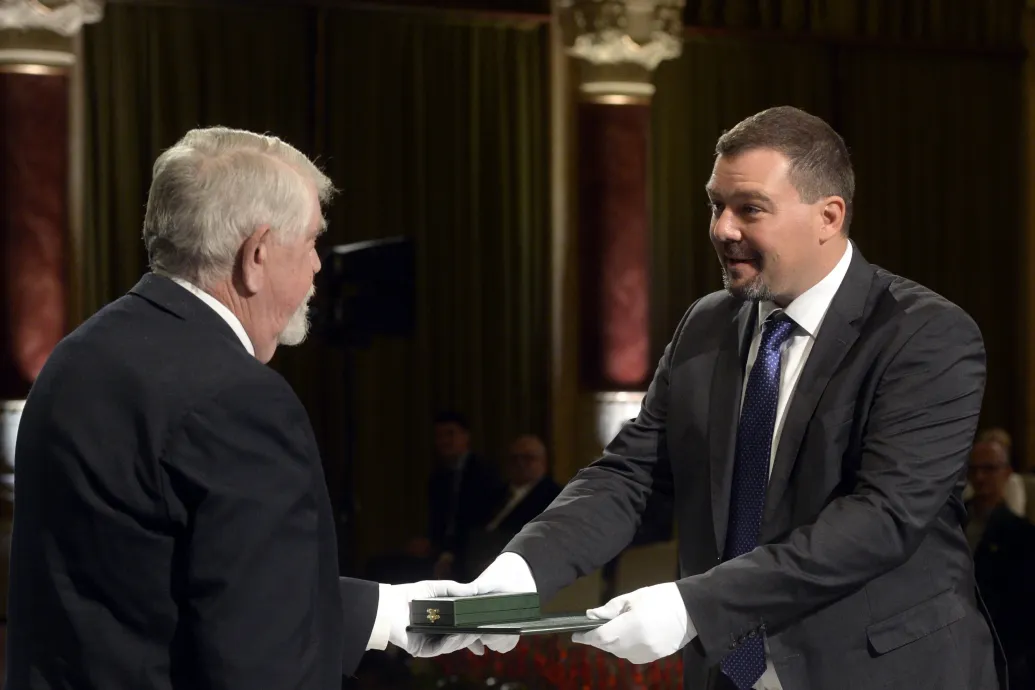 A Pesti Srácok főszerkesztője a Magyar Nemzetben ment neki a Fidesz soraiba férkőző opportunistáknak és Balog Zoltánnak