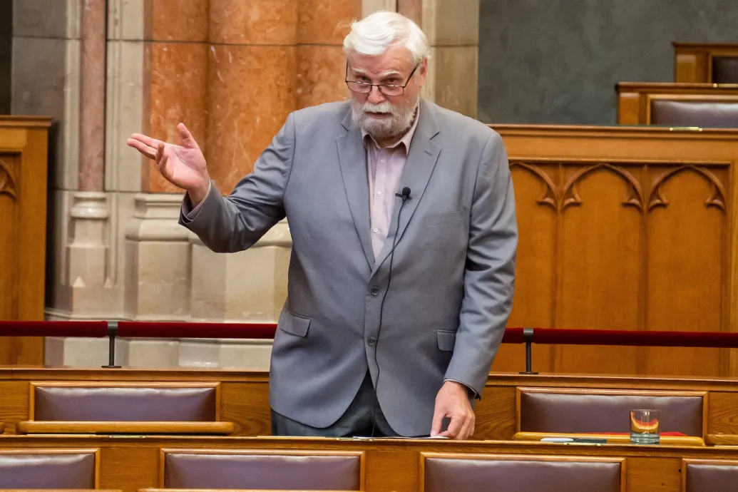 Mellár Tamás kilép „a pedofil védelmezők vezetése alatt álló” református egyházból