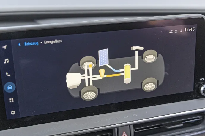 Alternatív töltési lehetőséget kínál az új Prius 185 watt teljesítményű, napelemes tetőpanele – Fotó: Achim Hartmann