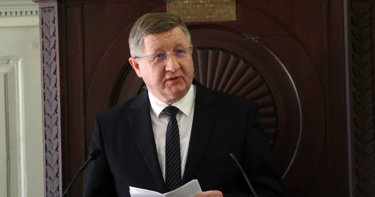 A Tiszántúli Református Egyházkerület püspöke arra kérte Balogot, hogy mondjon le zsinati elnöki posztjáról