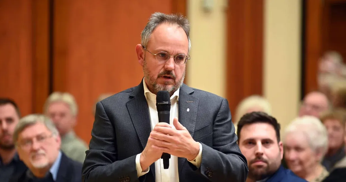 Bús Balázs távozik az NKA-tól, és újraindul polgármesternek Óbudán