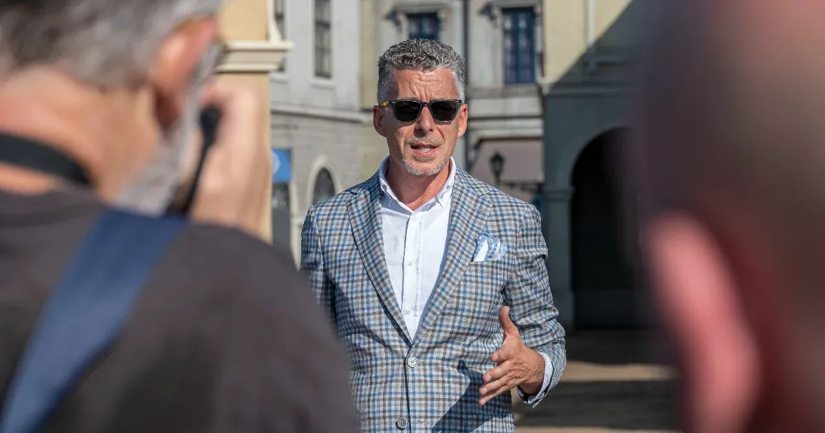 Százas papírzsepit ajánl a forgatókönyvíró az új Petőfi-filmhez Százas papírzsepit ajánl a forgatókönyvíró az új Petőfi-filmhez
