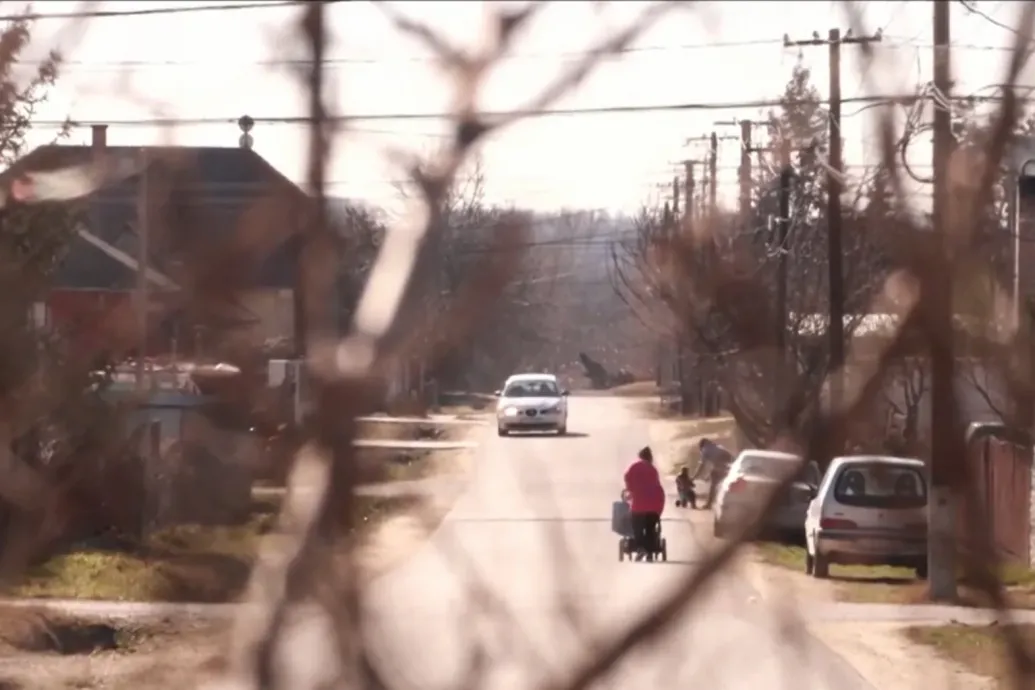 Apa és fia úgy megvertek egy útfelújítást végző férfit Csörögön, hogy kórházba kellett szállítani