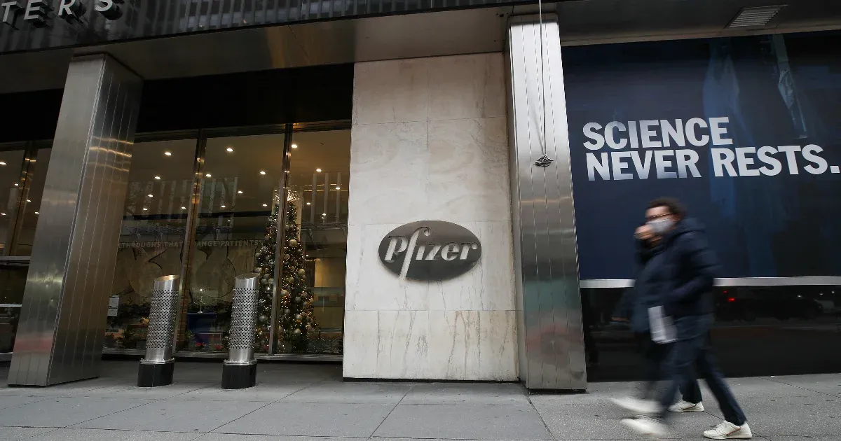 Trükközhetett a Pfizer, hogy késleltesse az általa gyártott gyógyszer olcsóbb verziójának megjelenését