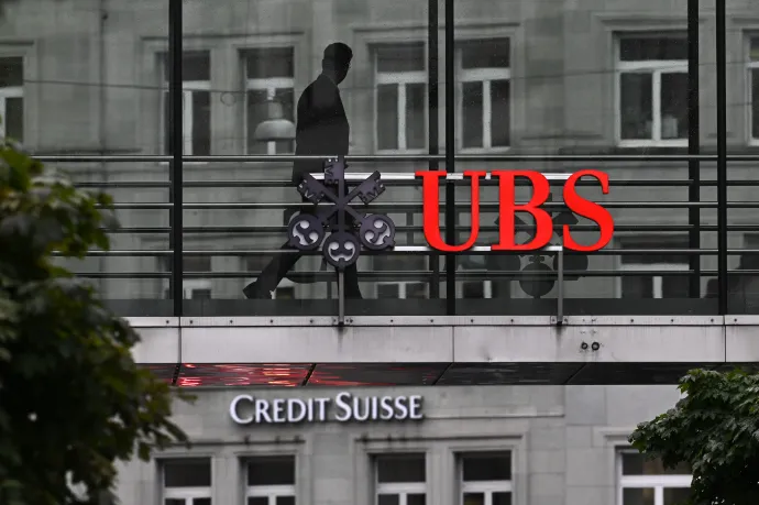 Egy kikényszerített felvásárlási megállapodás nyomán a UBS lett a Credit Suisse új tulajdonosa – Fotó: Fabrice Coffrini / AFP