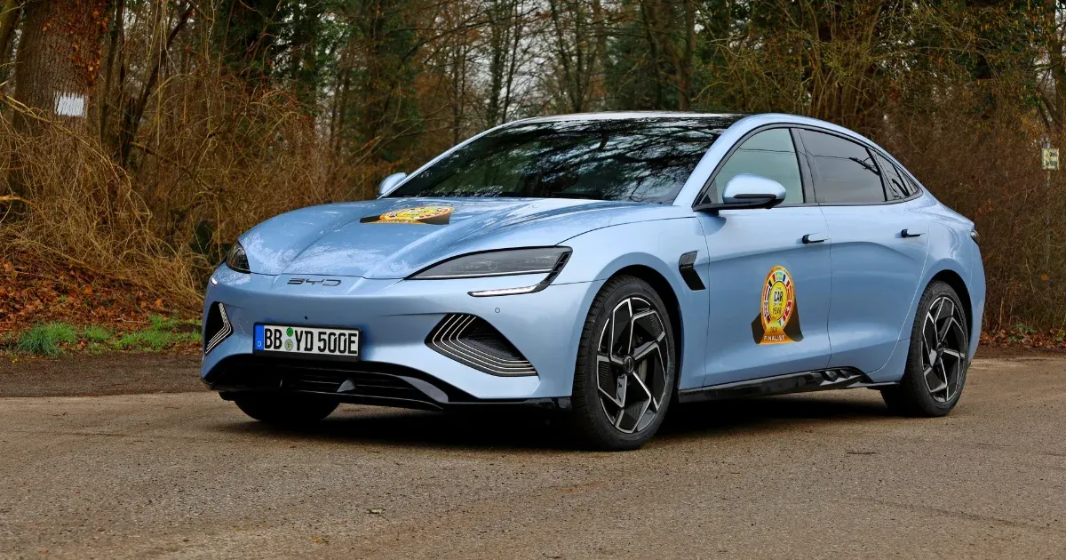 Ilyen vezetni a BYD húzómodelljét, ami a Tesla sikerét szárnyalná túl