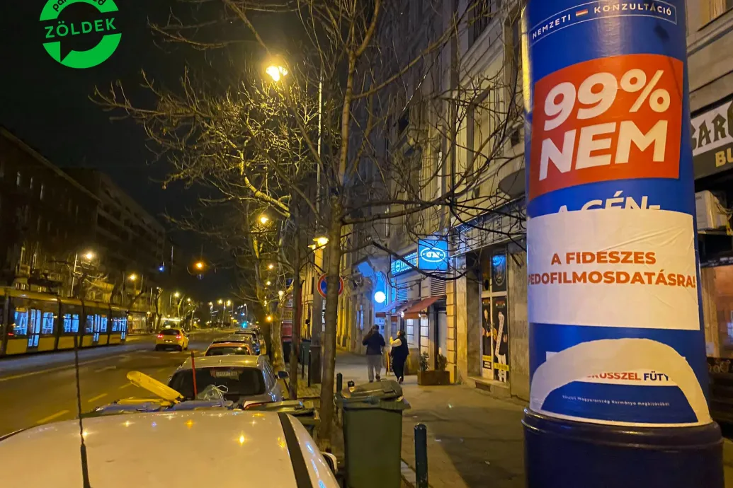 Átragasztotta a nemzeti konzultációs plakátokat a Párbeszéd
