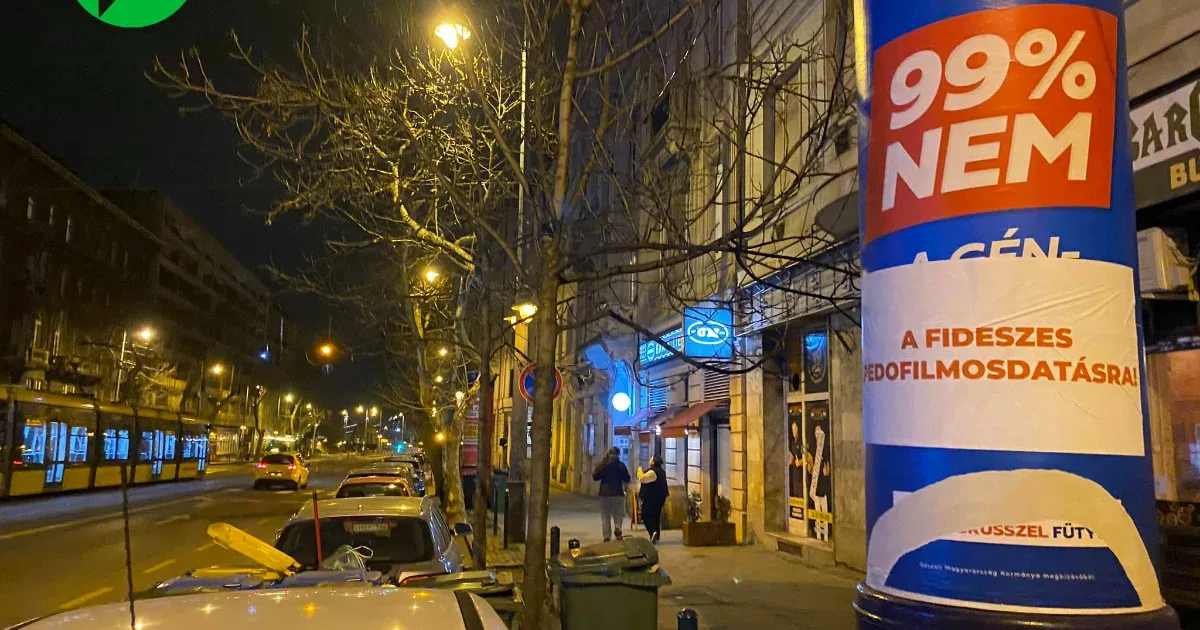 Átragasztotta a nemzeti konzultációs plakátokat a Párbeszéd