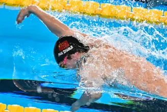 Ki ez a kínai tinédzser, aki a világ leggyorsabb úszója lett?