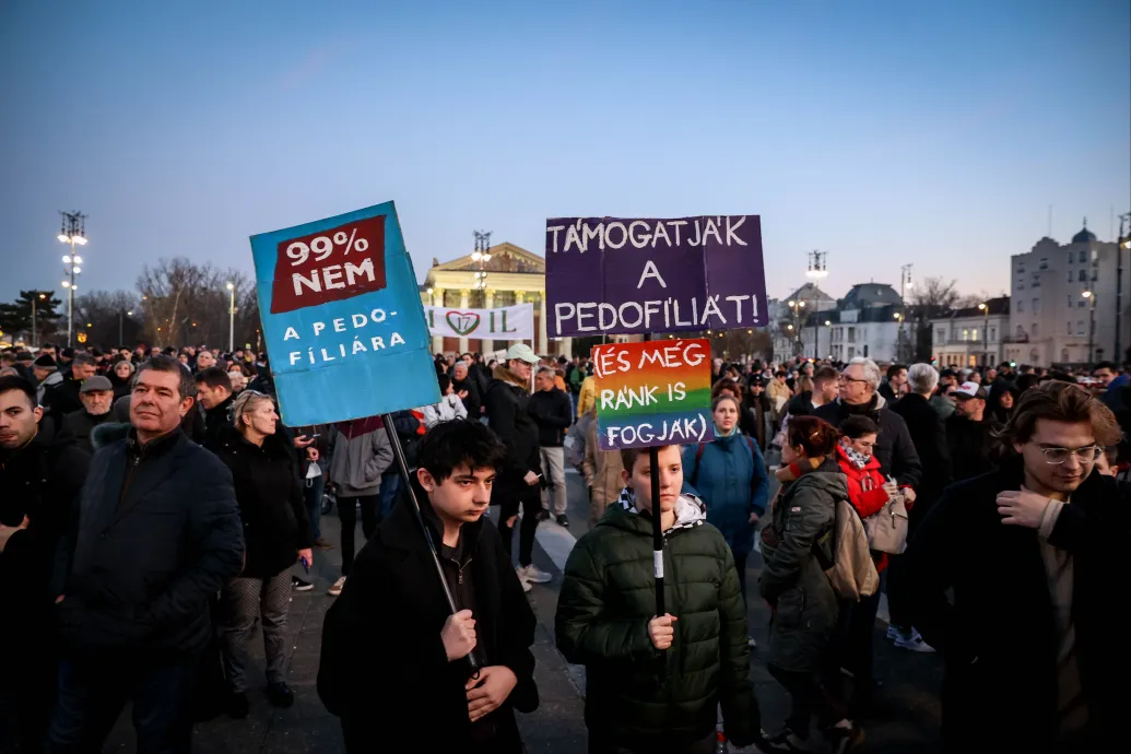 Az áldozatok védelmében tüntetnek a kegyelmi botrányon felháborodott influenszerek