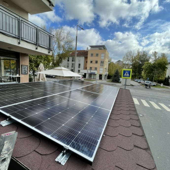 Megvan a rés a pajzson, engedélyeztethető egy erkélynapelem Magyarországon