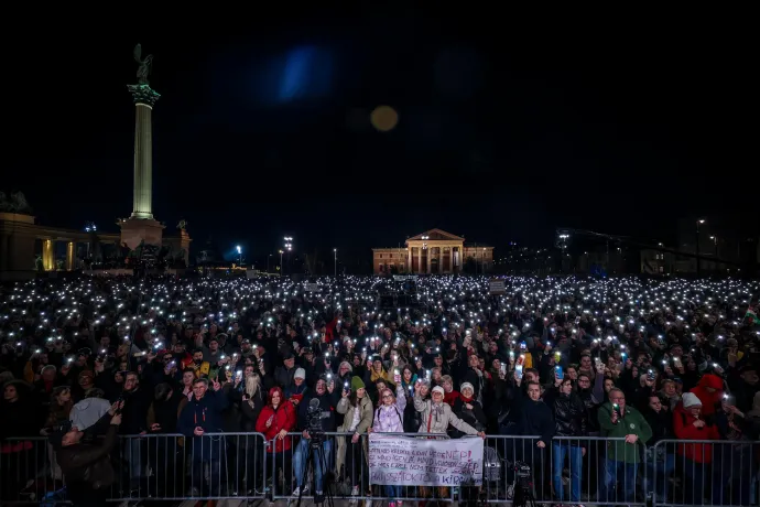 Globális újítás lehetett a pénteki tüntetés a Hősök terén