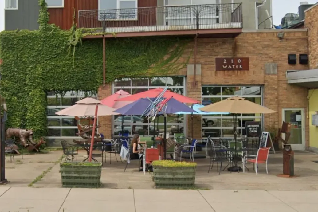 Több mint 3 millió forintnyi borravalót hagyott egy vendég egy kisvárosi kávézóban Chicago közelében, furcsa oka volt rá