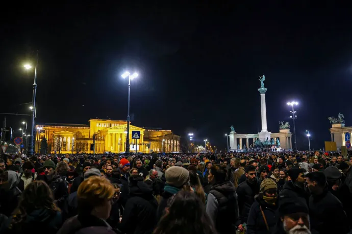 Már majdnem 60 millió forint adomány érkezett a pénteki tüntetésen indított gyűjtésre