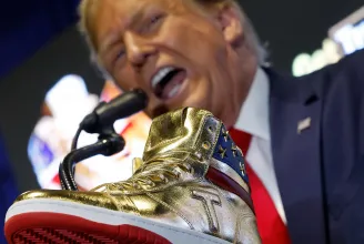 Donald Trump saját sneakermárkával jelentkezett