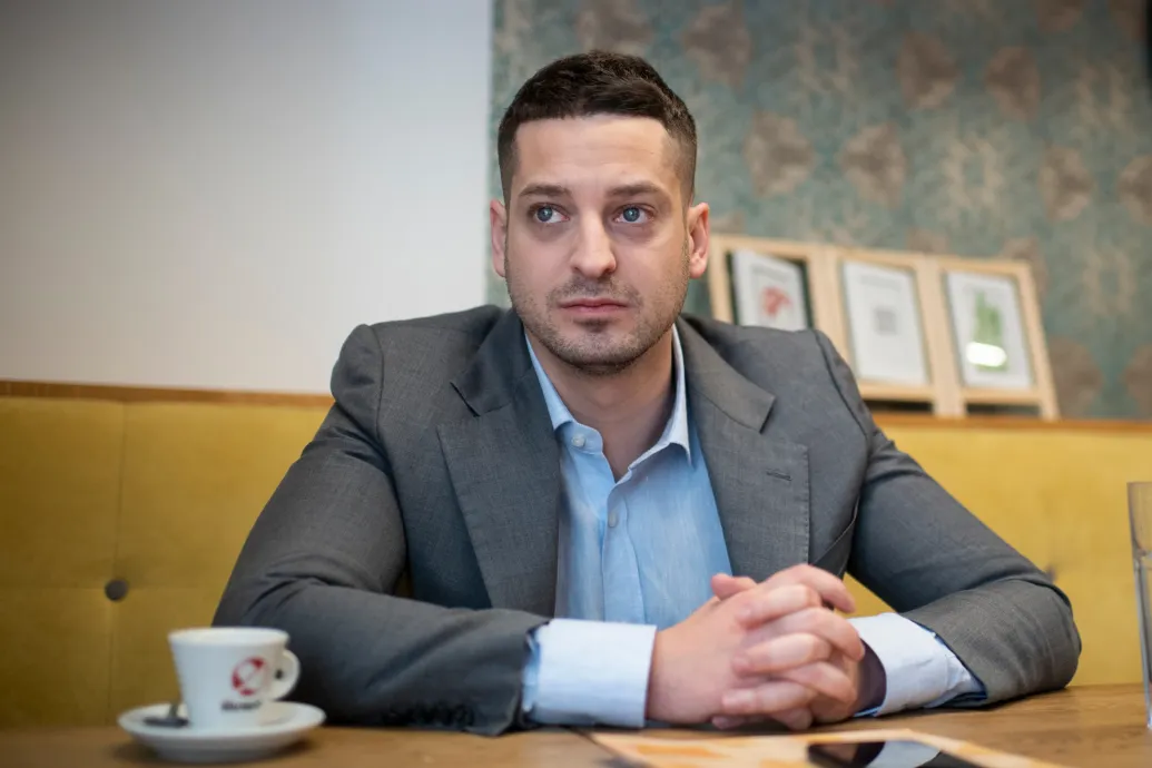 Itt az ideje, hogy eldöntsd, melyik oldalon állsz – üzeni Ungár Péternek a Párbeszéd friss társelnöke