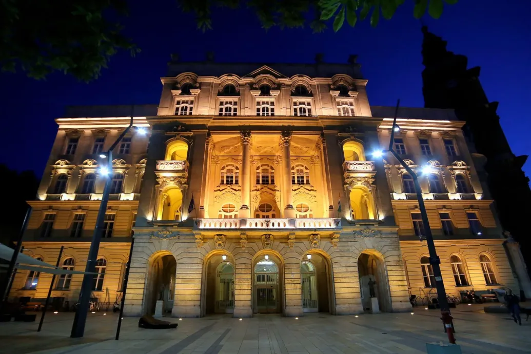 Ezer ELTE-s dolgozó követel azonnali béremelést