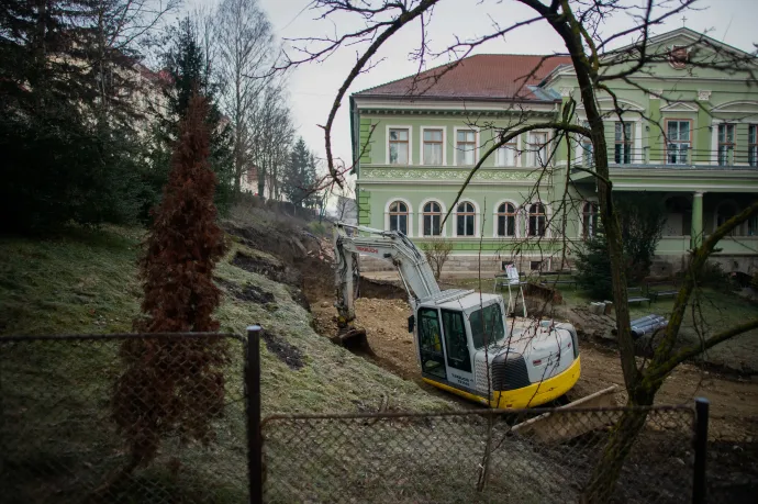 Megbírságolták Székelyudvarhely vezetőségét a kollégium felújítására kiadott engedély miatt