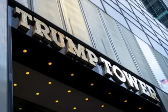 Többet érnek a manhattani lakások, ha az épületről leszedik az aranyszínű Trump-logót