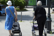 Egyre kevesebb fiatal termeli meg a nyugdíjasok jövedelmét