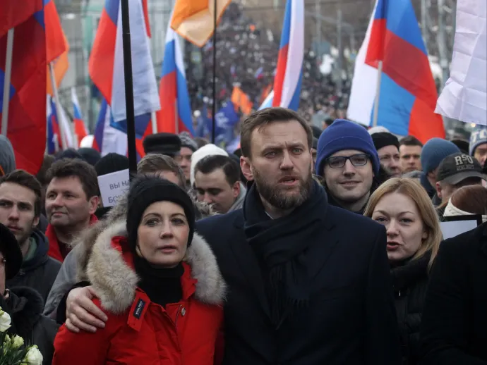 Navalnij felesége élete legsötétebb óráiban léphet elő a fényre