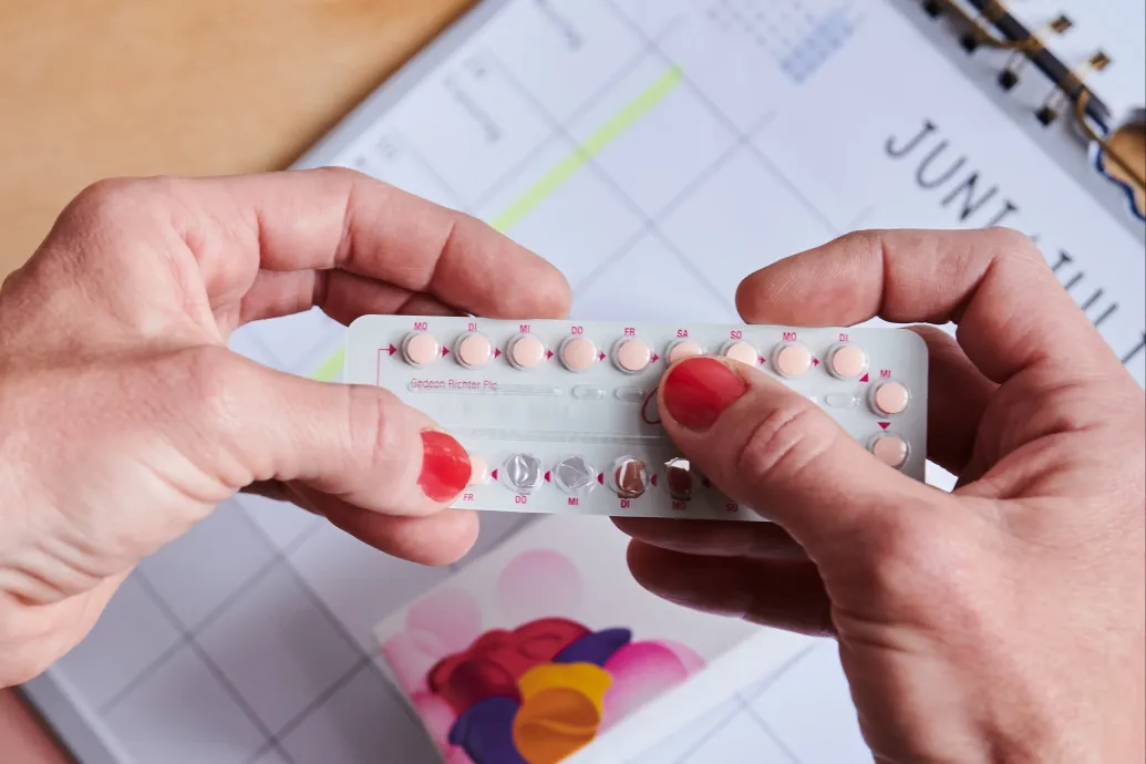 Fact check: Tényleg túlsúlyt és depressziót okoz, növeli az öngyilkosság esélyét a fogamzásgátló tabletta?