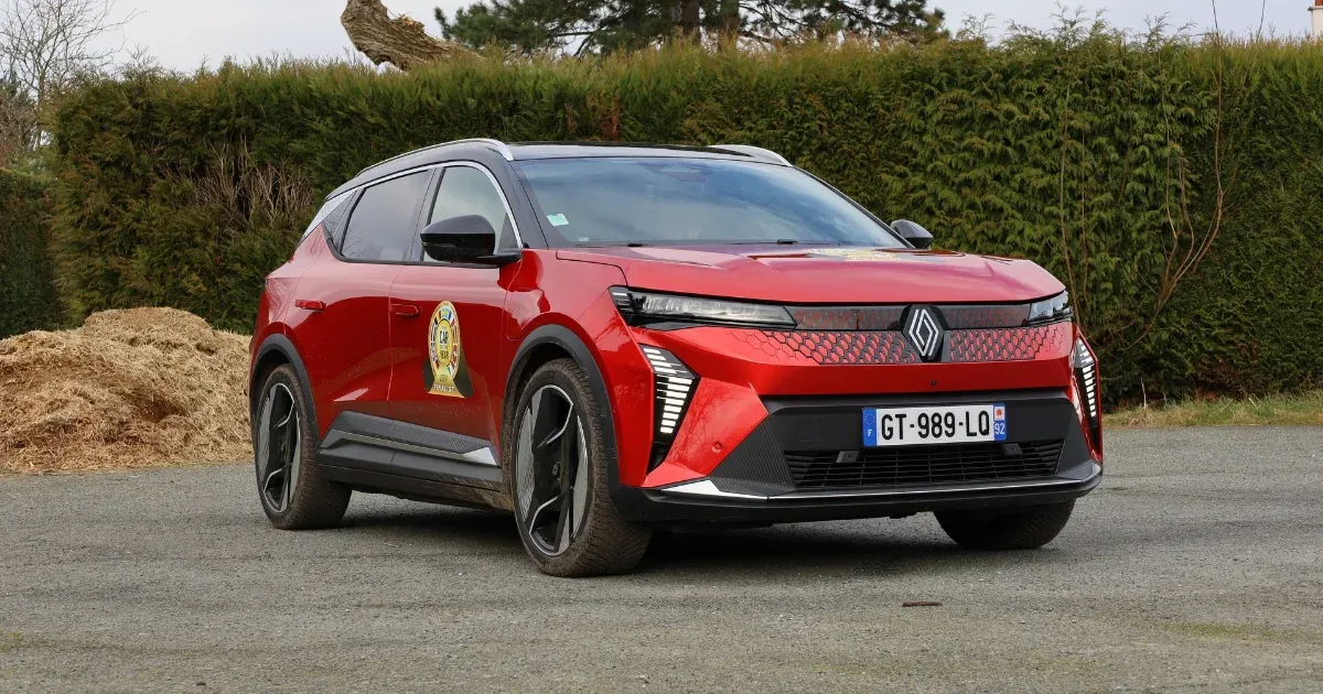 Jean-Michel Jarre komponálta a Renault Scénic menühangjait, elfér benne a család, de sportosan is lehet vezetni