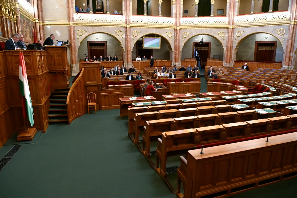 Újabb fél évvel hosszabbítaná meg a kormány a háborús veszélyhelyzetet