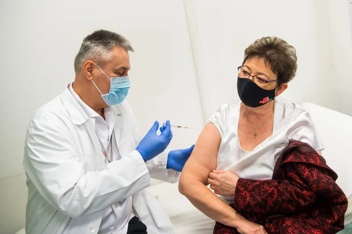 14 millió forintot fizethet az NNGYK a Moderna-vakcinabeszerzés hibái miatt