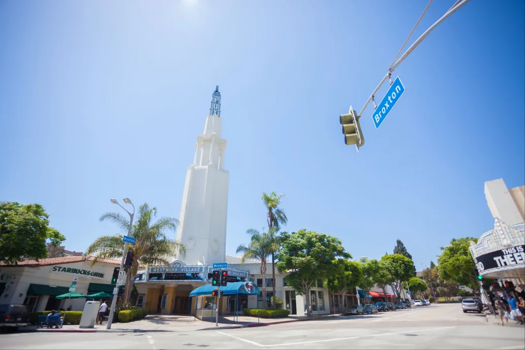 Harminc A-listás hollywoodi filmrendező összefogott, és megvásárolták Los Angeles ikonikus moziját