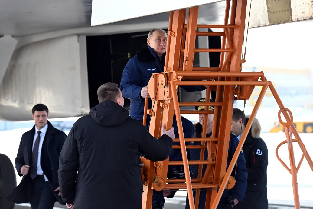 Szuperszonikus nukleáris bombázóval tett sétarepülést Vlagyimir Putyin