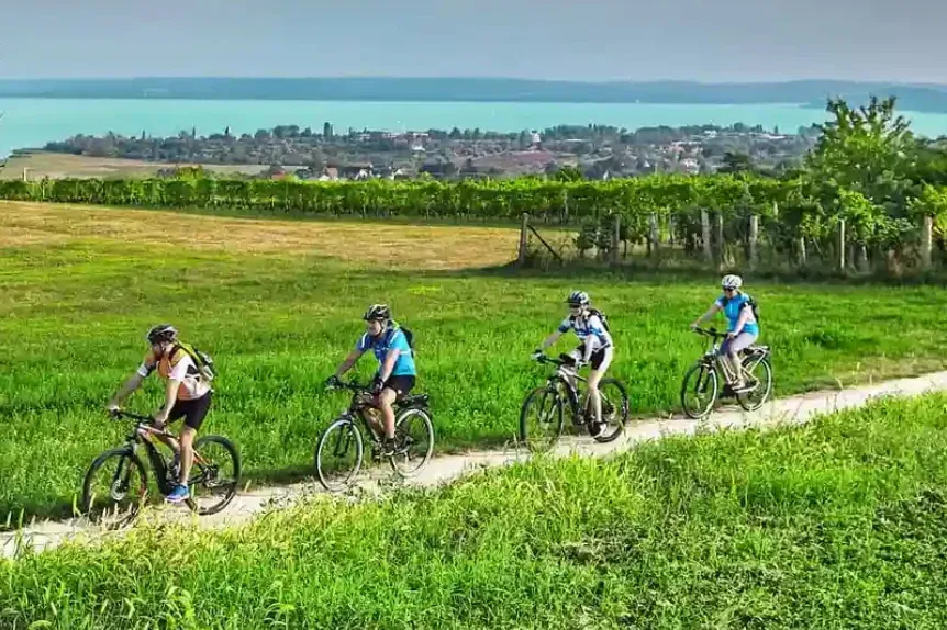 A duplájára hizlalták a bringás Balaton-kört