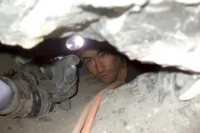 Fejjel lefelé szorult bele egy utahi barlangjáratba, 28 órán keresztül hiába próbálták kiszabadítani