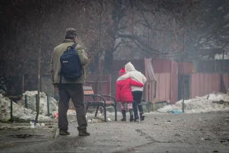 Romániában négyszer magasabb a szegénységben és társadalmi kirekesztettségben élő fiatalok aránya az EU-s átlagnál