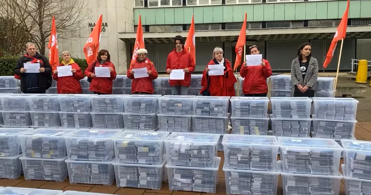 Közel 400 ezer üres nemzeti konzultációt gyűjtött össze az Egységes Diákfront és az aHang