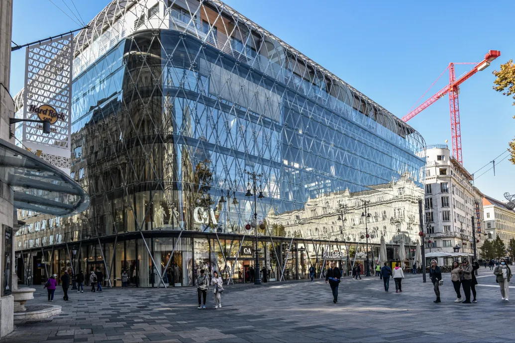 Tiborcz beszáll Jellinek mellé, közös lesz a Vörösmarty téri üvegépület