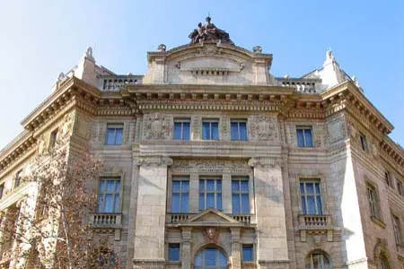 MNB: Budapesten 12, vidéken 11 százalékkal nőtt tavaly az autók kötelező felelősségbiztosítási díja