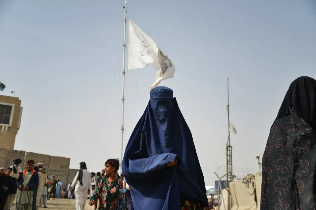 Már tévé- és rádióműsorokba se telefonálhatnak be nők Afganisztán egyes részein