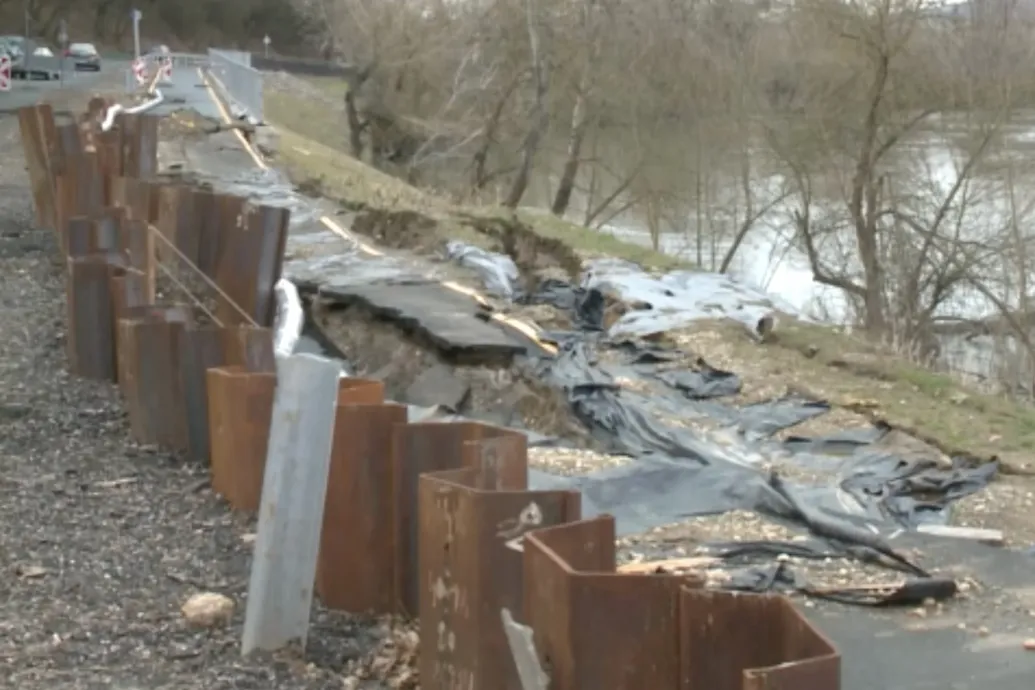 Szép ez a tokaji kerékpárút, csak hát beszakadt a Bodrogba