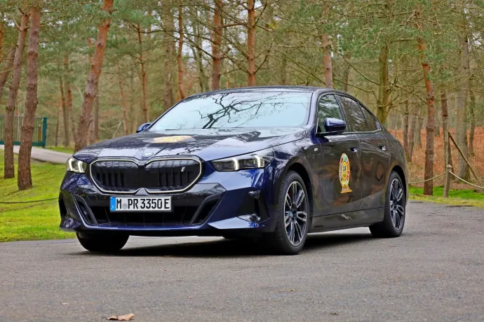 A BMW új 5-ös sorozata azzal került a második helyre, hogy hozta a márka típusaira jellemző jó vezethetőséget, és nemcsak villanyautóként, de dízel- illetve benzinmotorral, sőt, hibridként is árusítják – Fotó: Gajdán Miklós / autóMAGAZIN