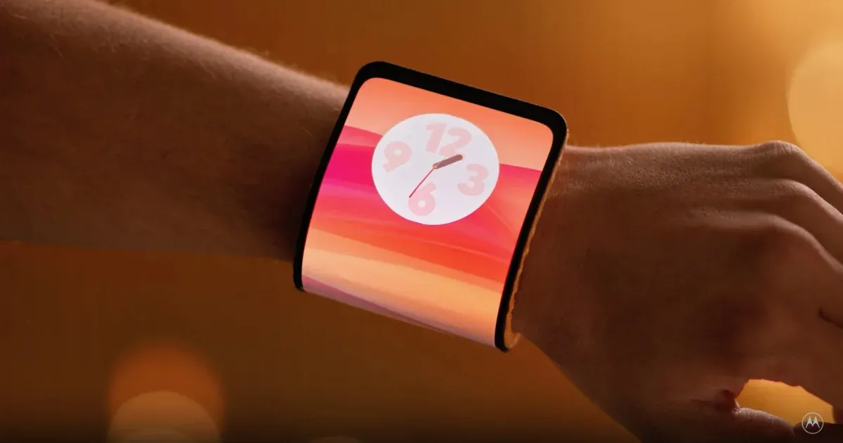 Karperecként a csuklóra hajlítható koncepciótelefont mutatott be a Motorola