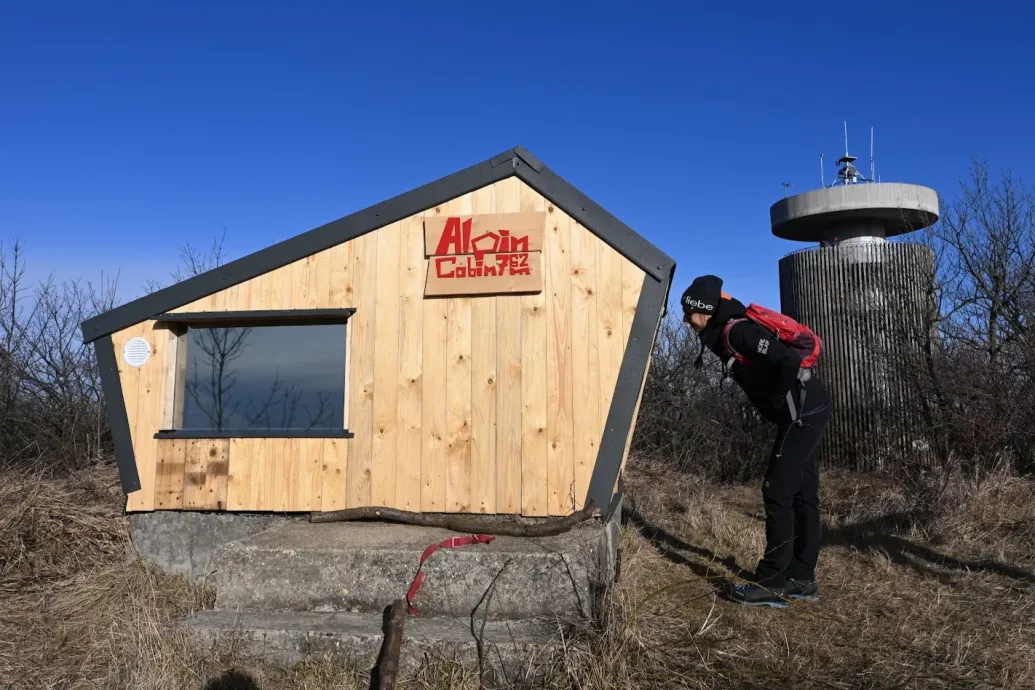Még mindig lóg a levegőben az engedély nélkül épült Pilis-tetői alpin kabin ügye