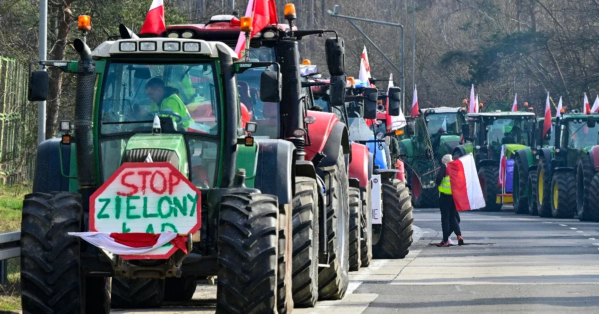 Polish farmers closed a Polish-Slovak border crossing