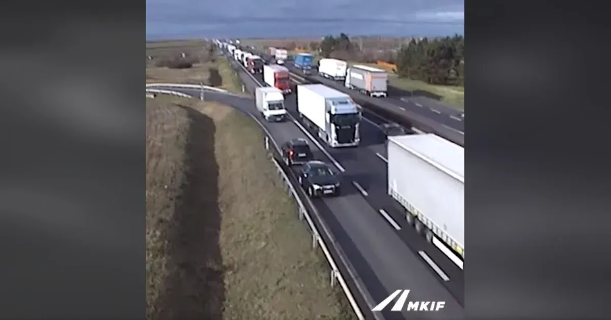 Életveszélyes manővereket vettek videóra az autópálya kamerái Életveszélyes manővereket vettek videóra az autópálya kamerái