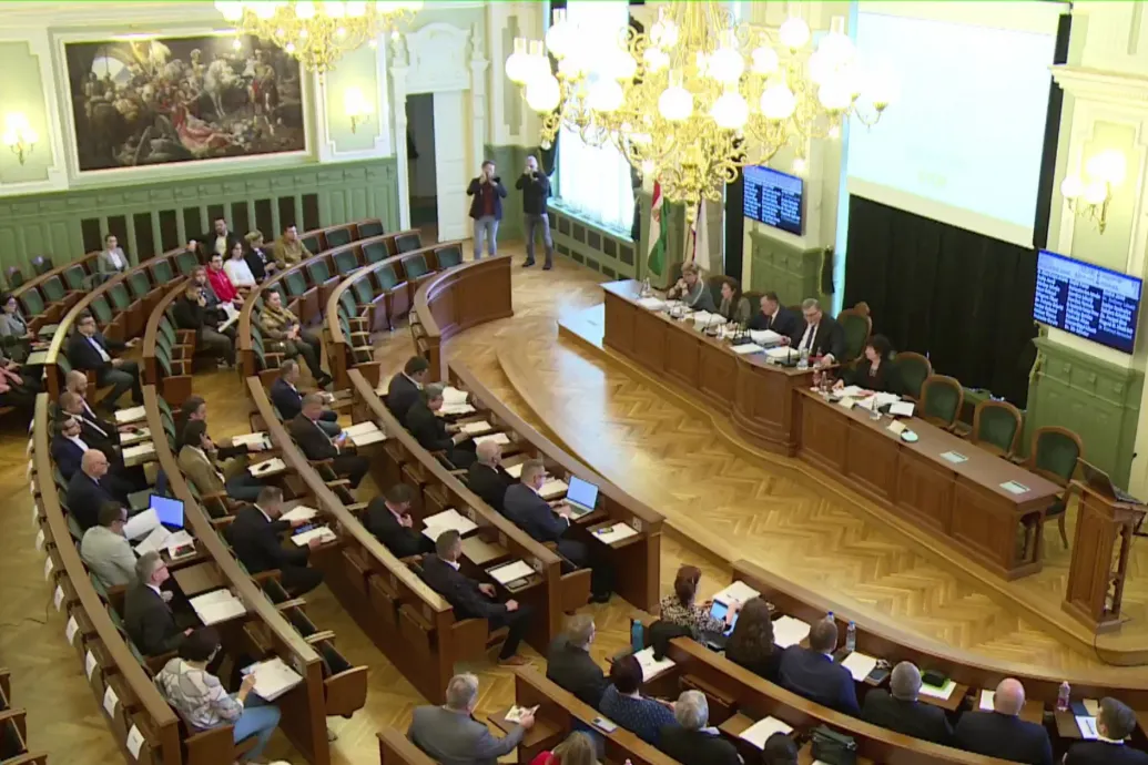 Kiszervezték volna Győrben a közterek tisztítását a milliárdos Paár Attila cégének, de az utolsó pillanatban megvétózták a magas ár miatt