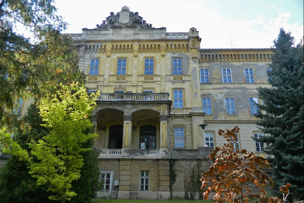 Nem tudni, mennyit költöttek az OPNI helyén épülő elitiskolára, ahol nyolc év múlva talán elindul az oktatás